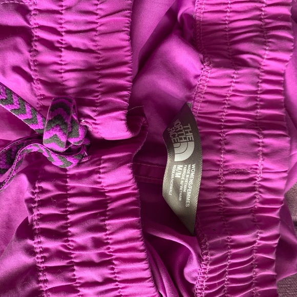 North Face shorts - Picture 3 of 3